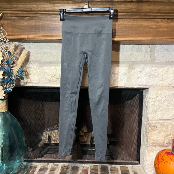 Alphalete Amplify gravity seamless scrunch legging - Picture 4 of 8